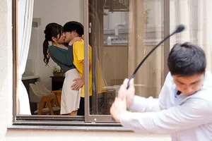 Thầy giáo thể dục đầu trọc chuốc thuốc kích dục quan hệ đồng nghiệp nữ trong khách sạn
