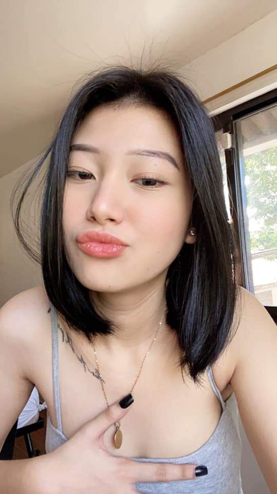 Anh bú nhẹ thôi lồn em sướng quá